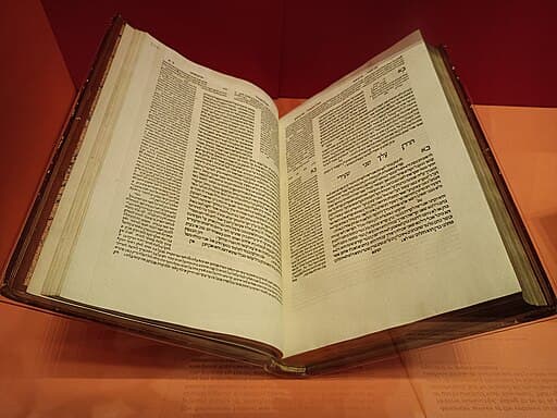 A printed page of the Bomberg edition of the Talmud.